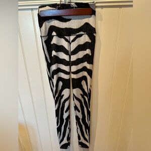 EVA VARRO Ladies Women’s Size XS Black White Zebra Print Leggings Yoga P…